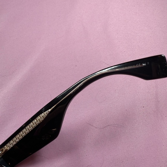 Fendi Roma Black Frame Sunglasses with Bold Red Case - Picture 6 of 6